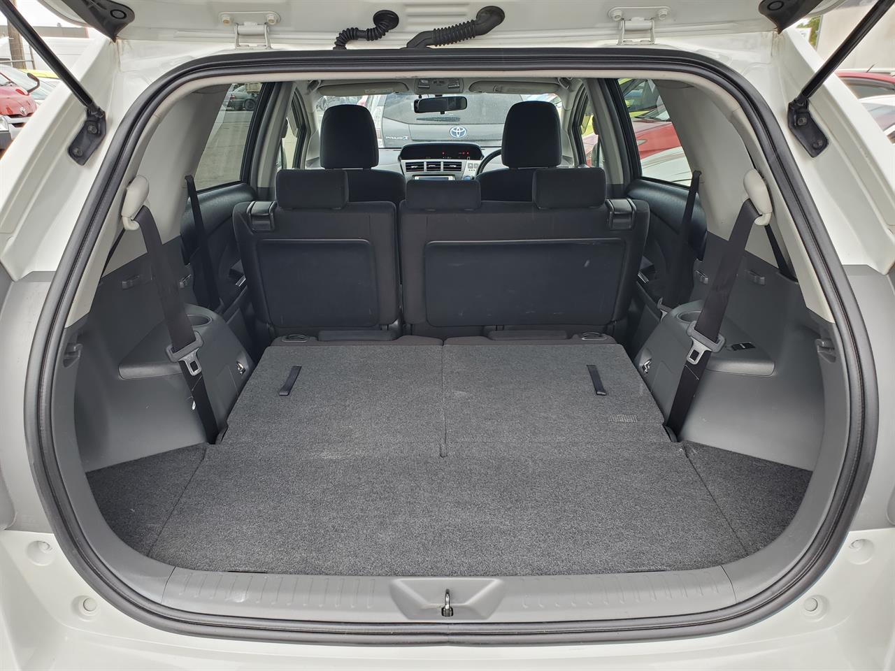 2014 Toyota Prius thumbnail