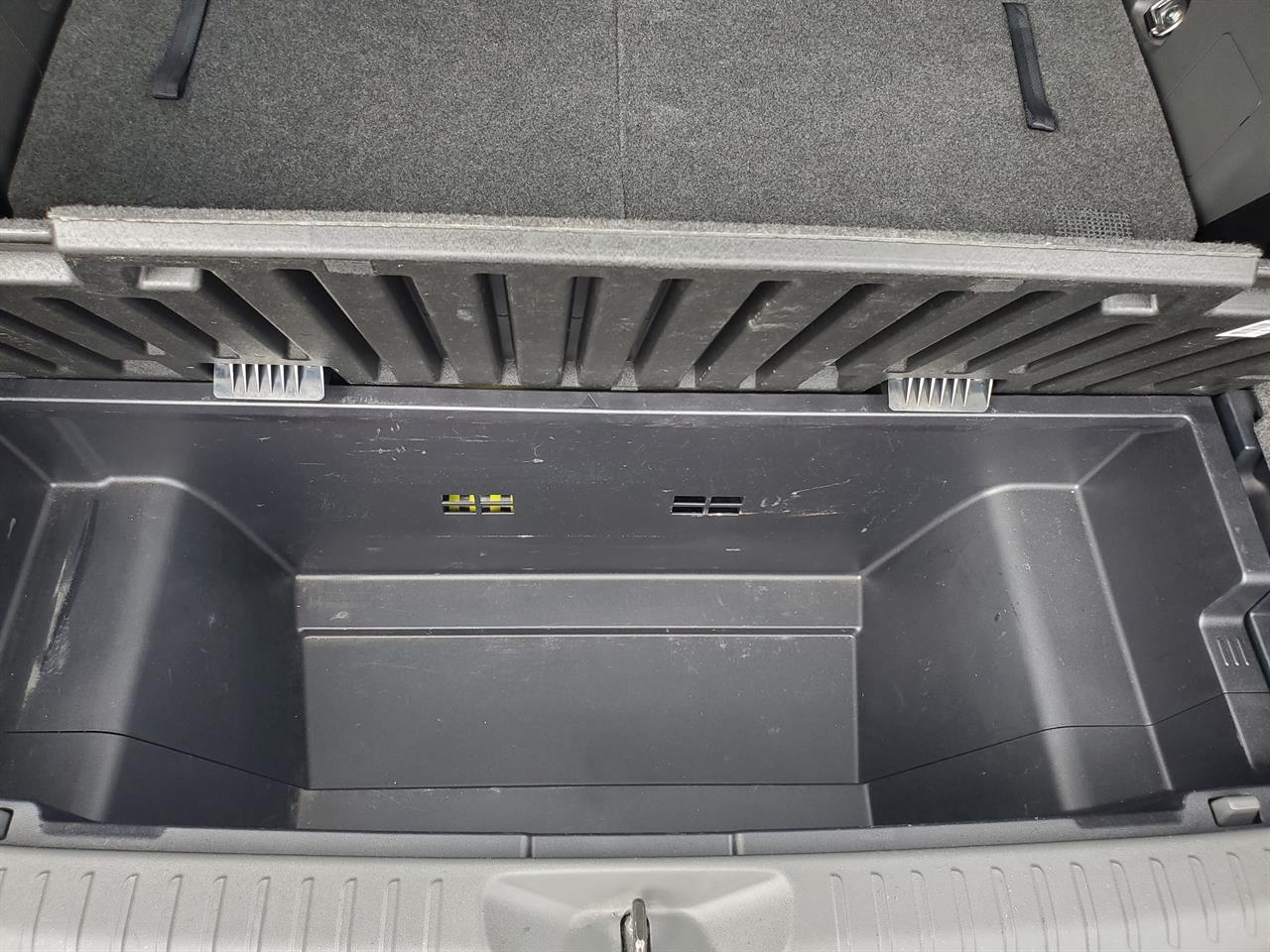 2014 Toyota Prius thumbnail