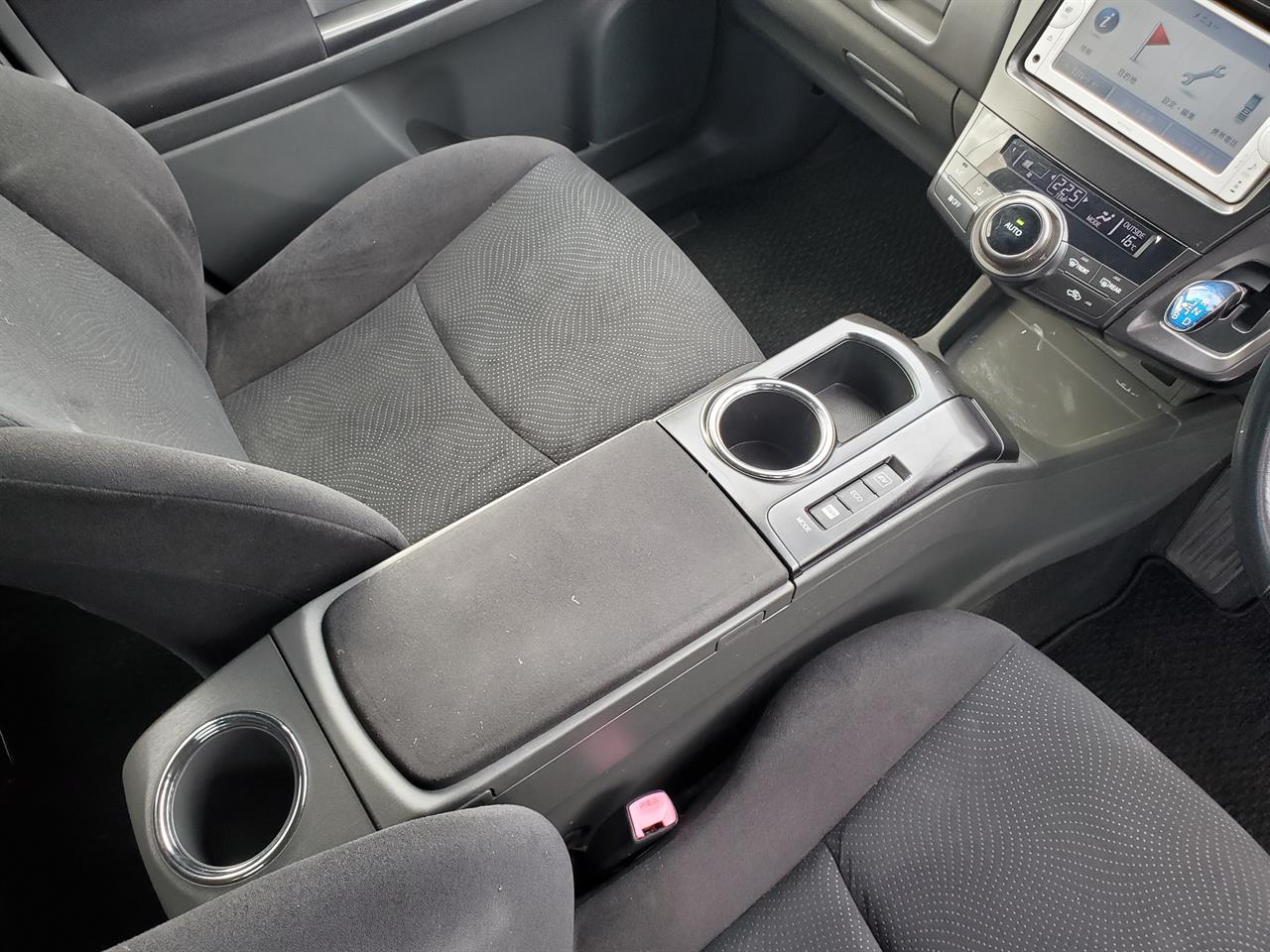 2014 Toyota Prius thumbnail