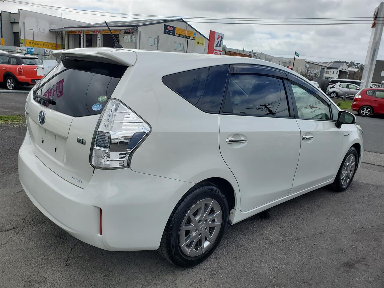 2014 Toyota Prius thumbnail