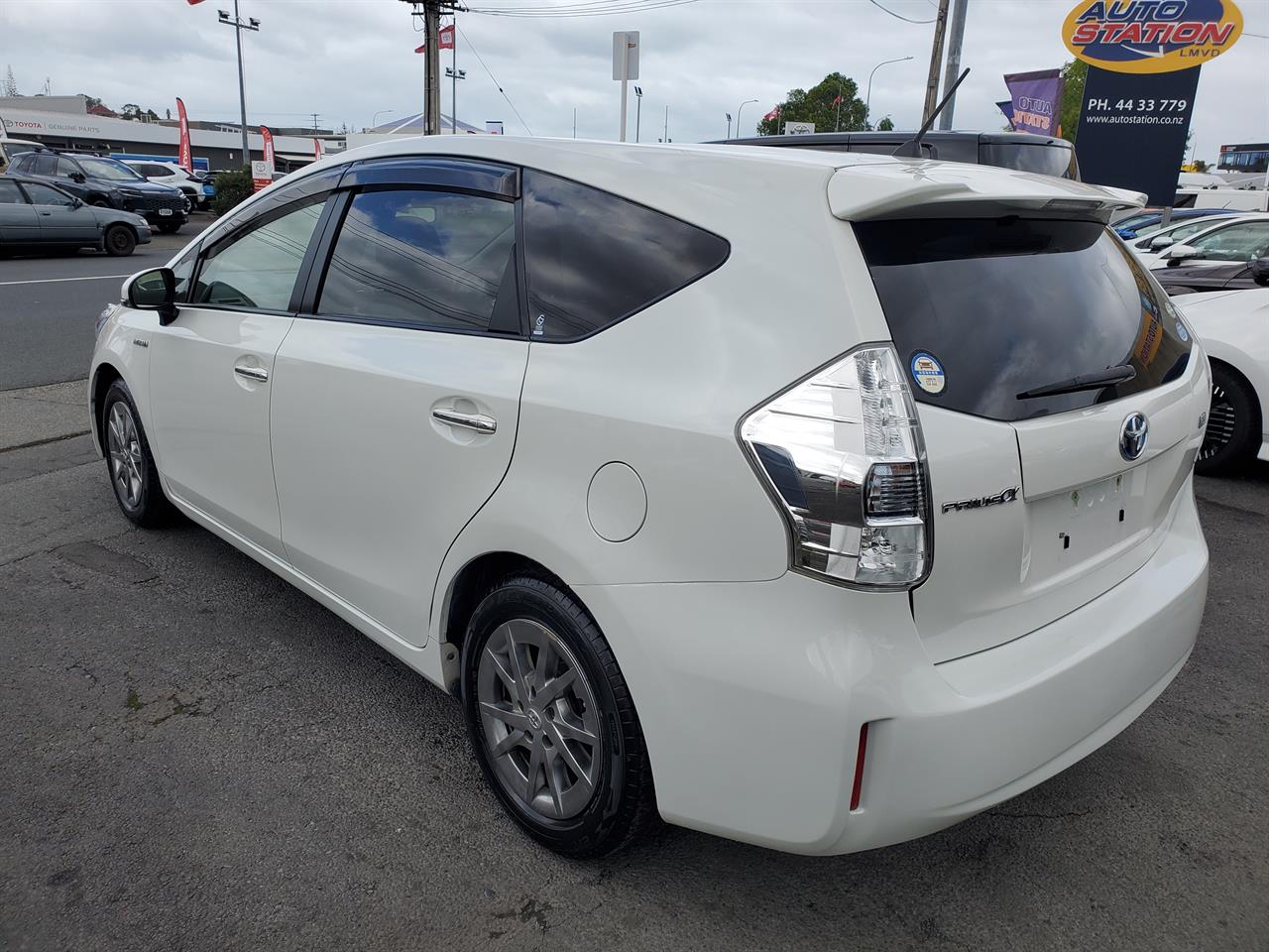 2014 Toyota Prius thumbnail