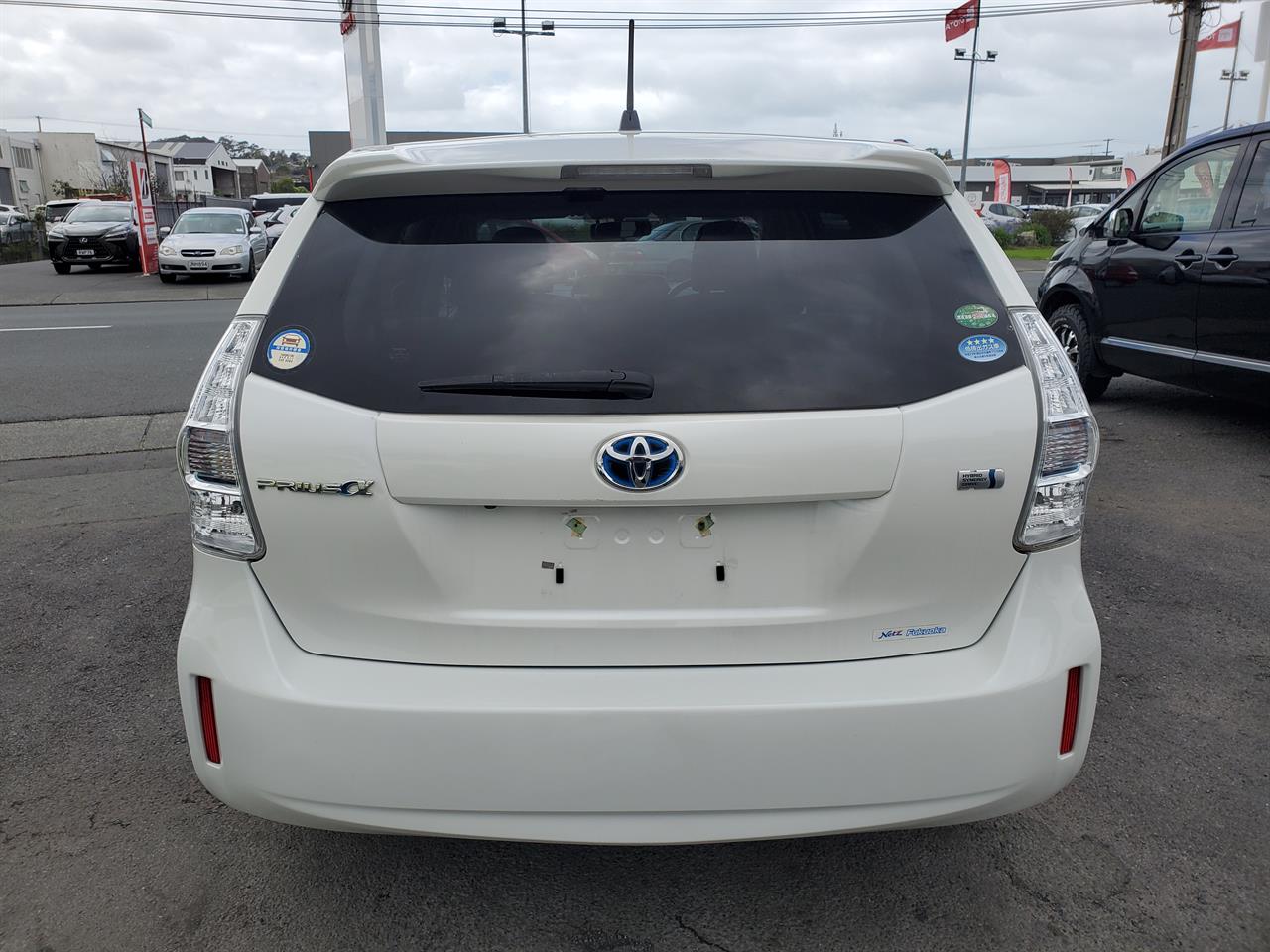 2014 Toyota Prius thumbnail