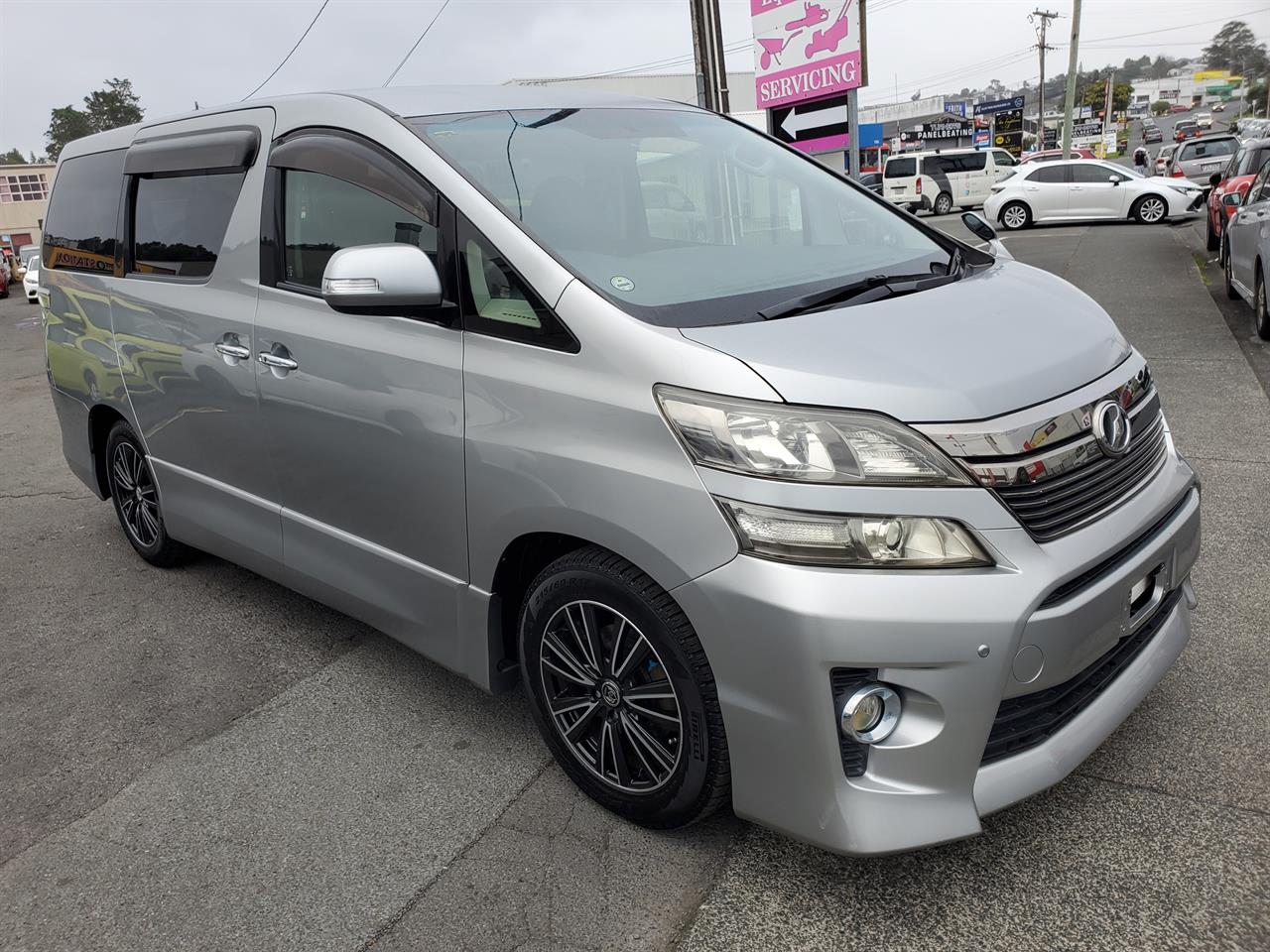 2013 Toyota Vellfire thumbnail