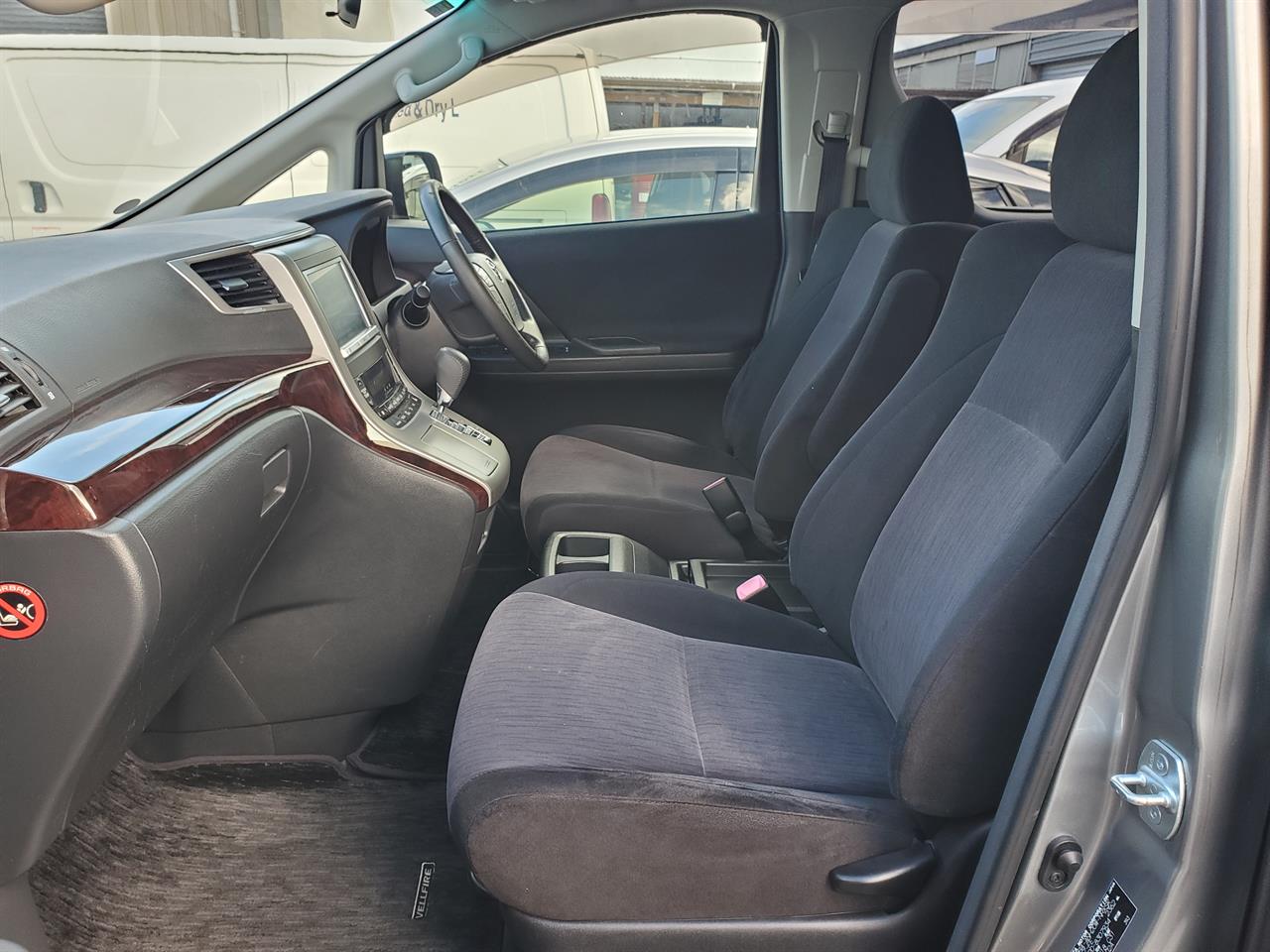 2013 Toyota Vellfire thumbnail