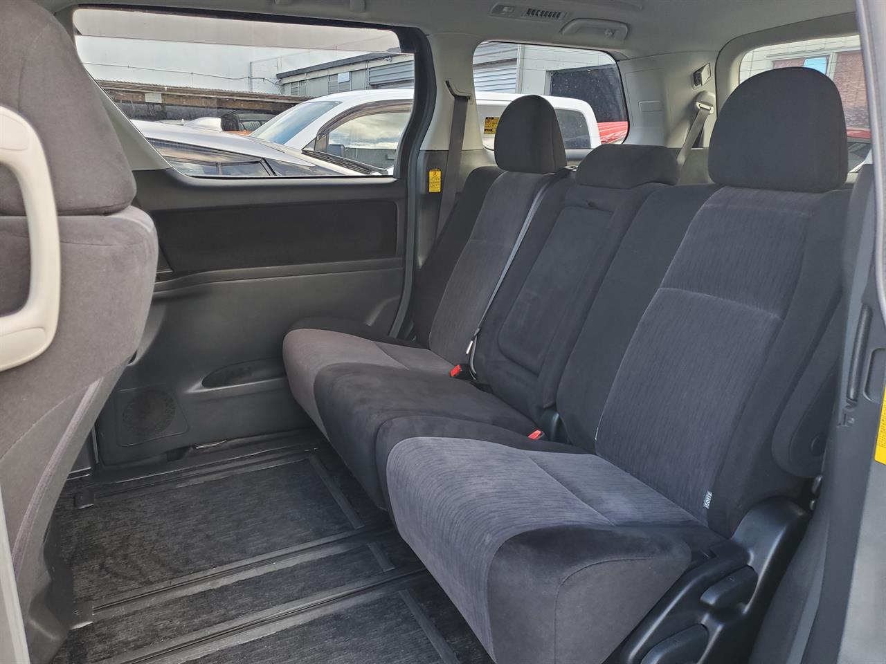 2013 Toyota Vellfire thumbnail