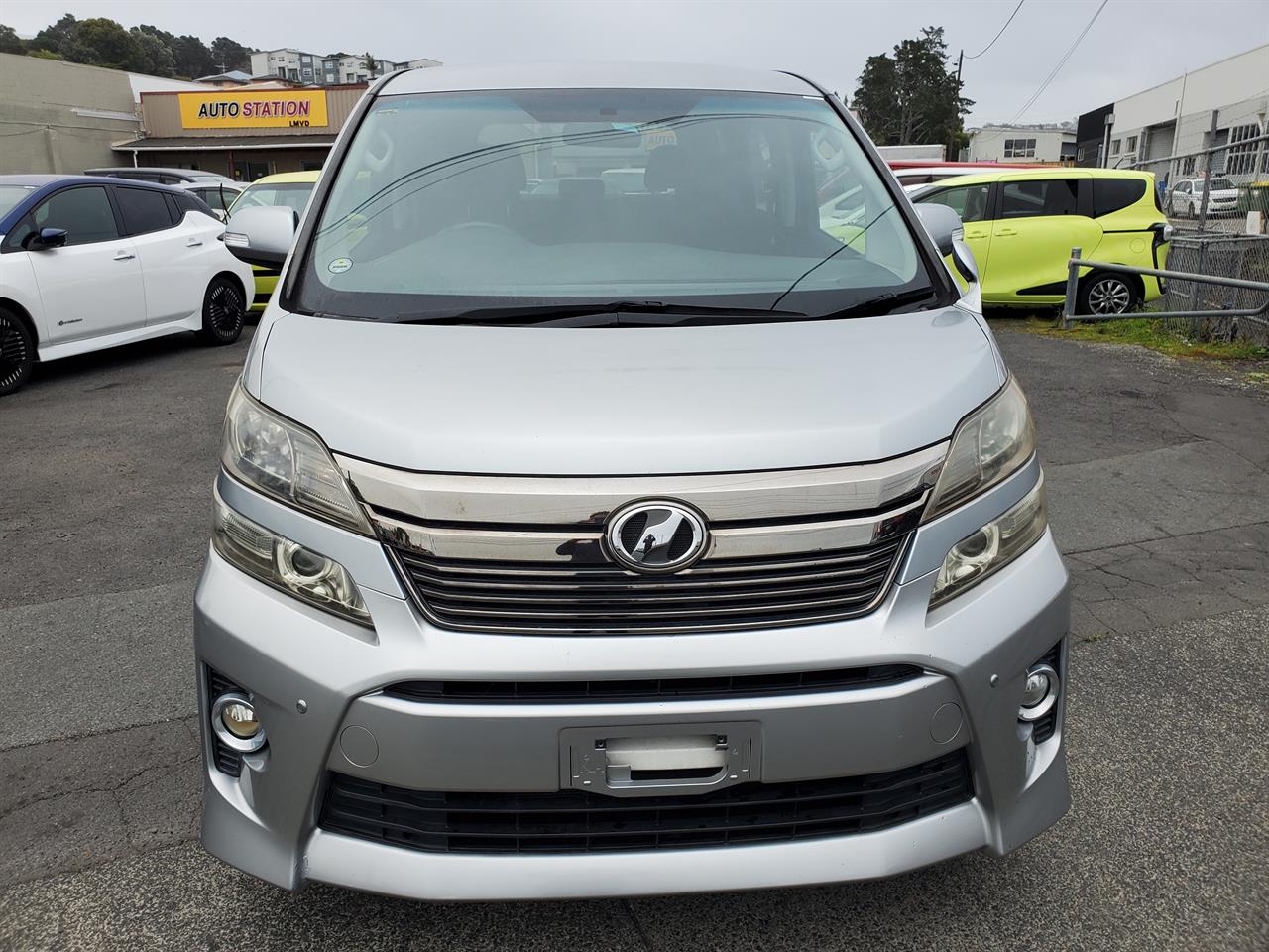 2013 Toyota Vellfire thumbnail