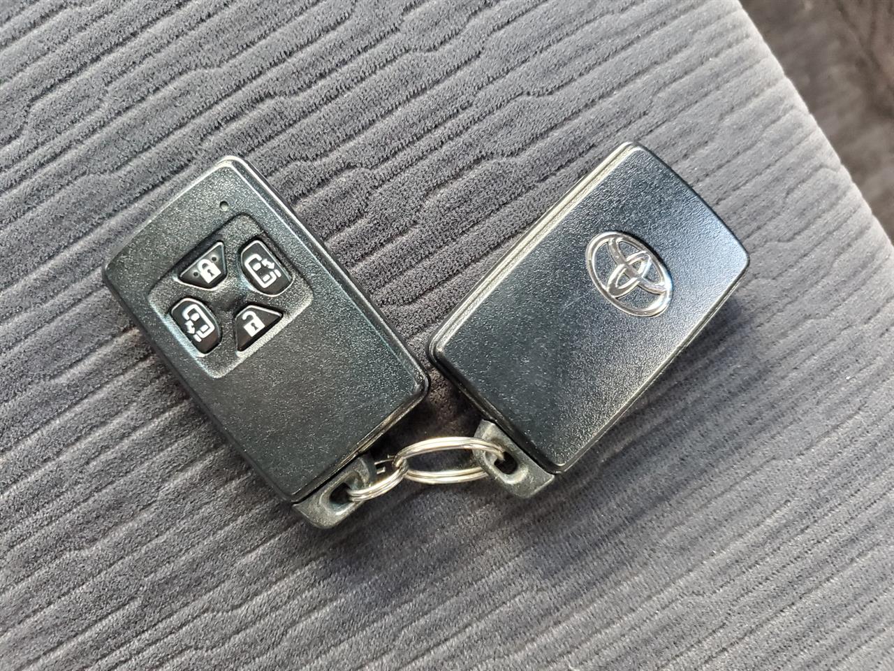 2013 Toyota Vellfire thumbnail