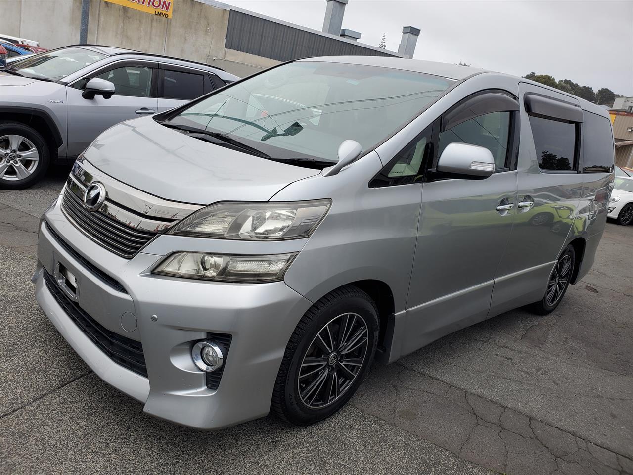 2013 Toyota Vellfire thumbnail