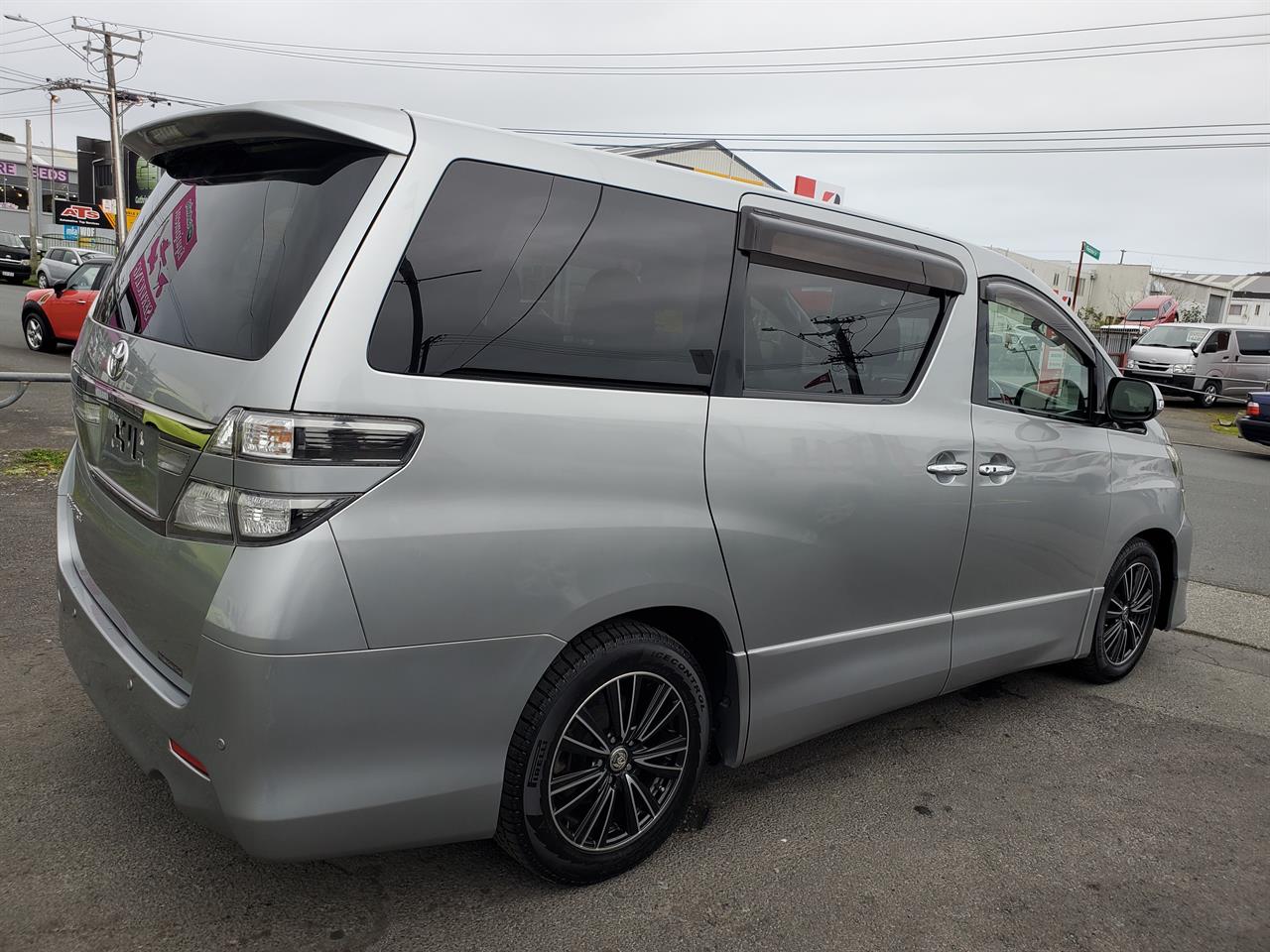 2013 Toyota Vellfire thumbnail