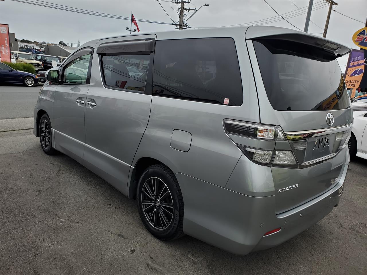 2013 Toyota Vellfire thumbnail