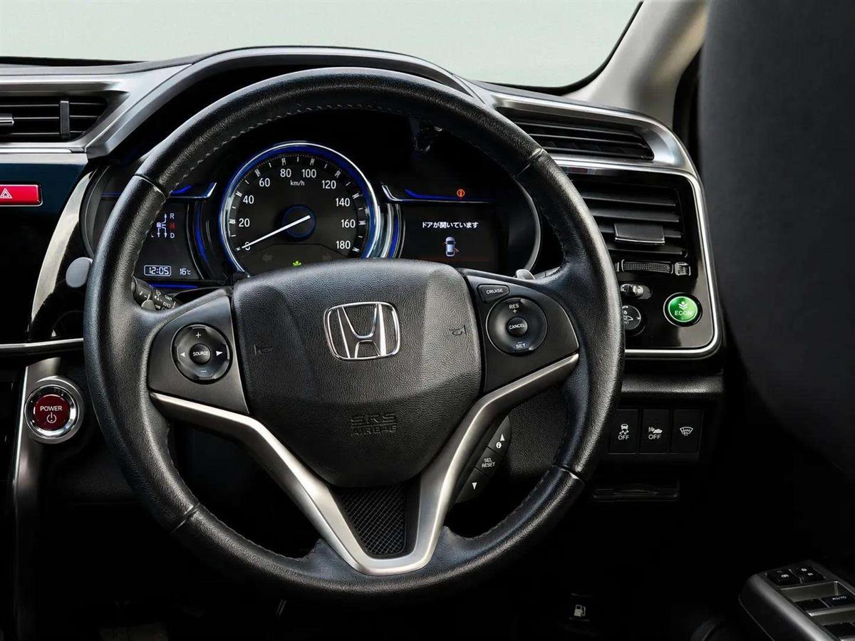2016 Honda Grace thumbnail