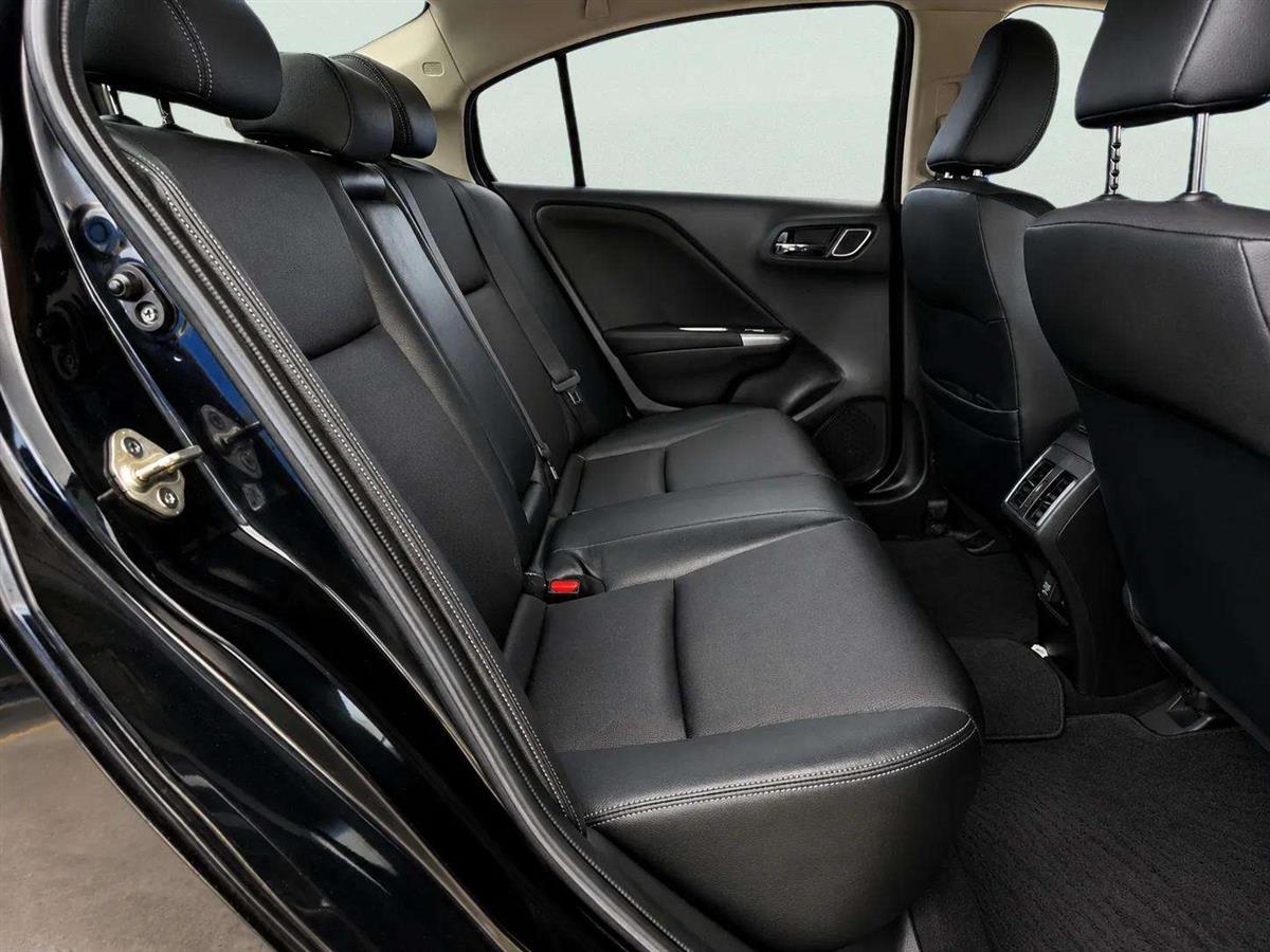 2016 Honda Grace thumbnail