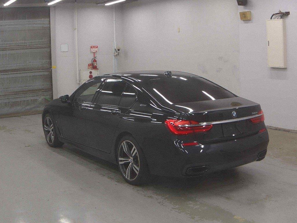2017 BMW 740e thumbnail