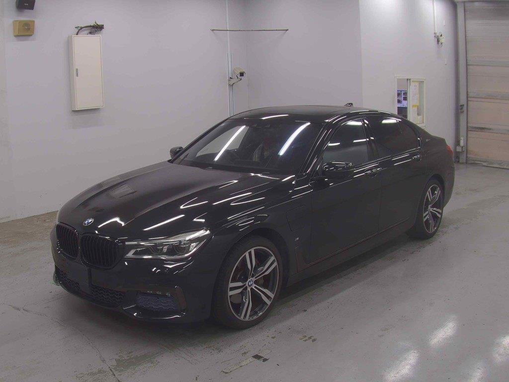 2017 BMW 740e thumbnail