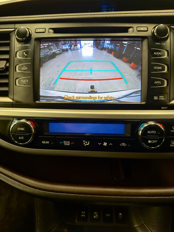 2017 Toyota Highlander thumbnail