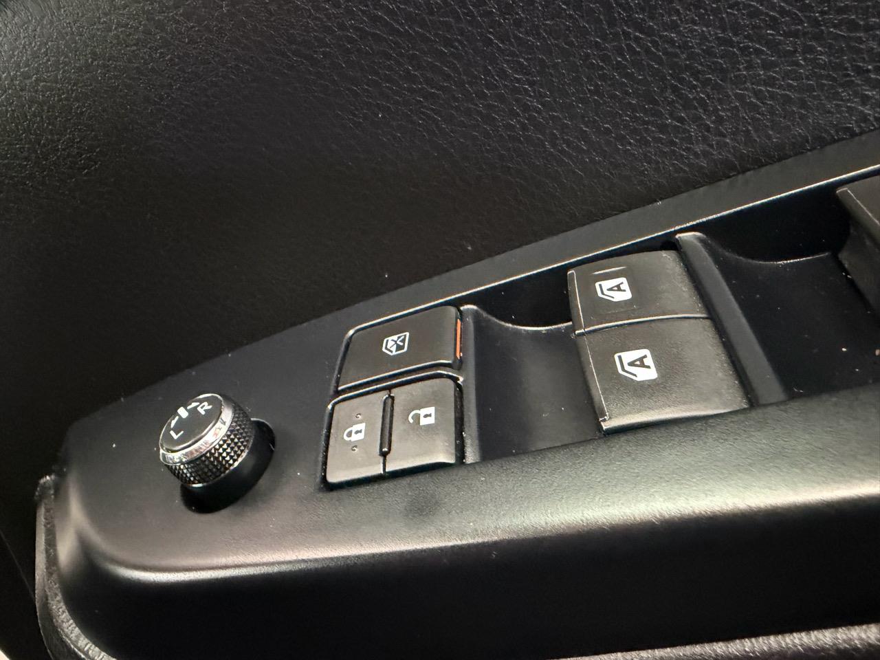 2017 Toyota Highlander thumbnail