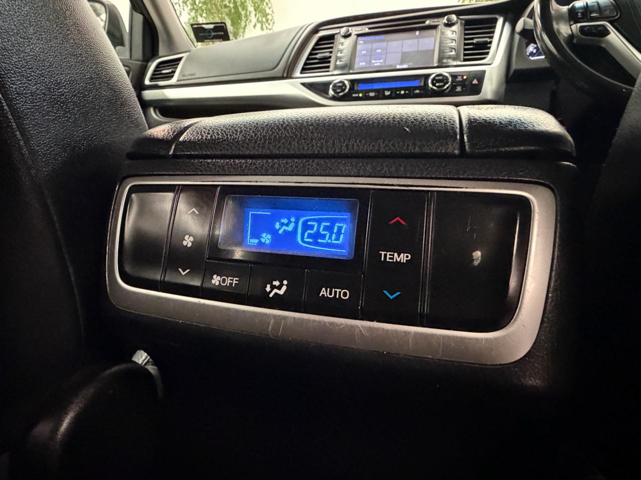 2017 Toyota Highlander thumbnail