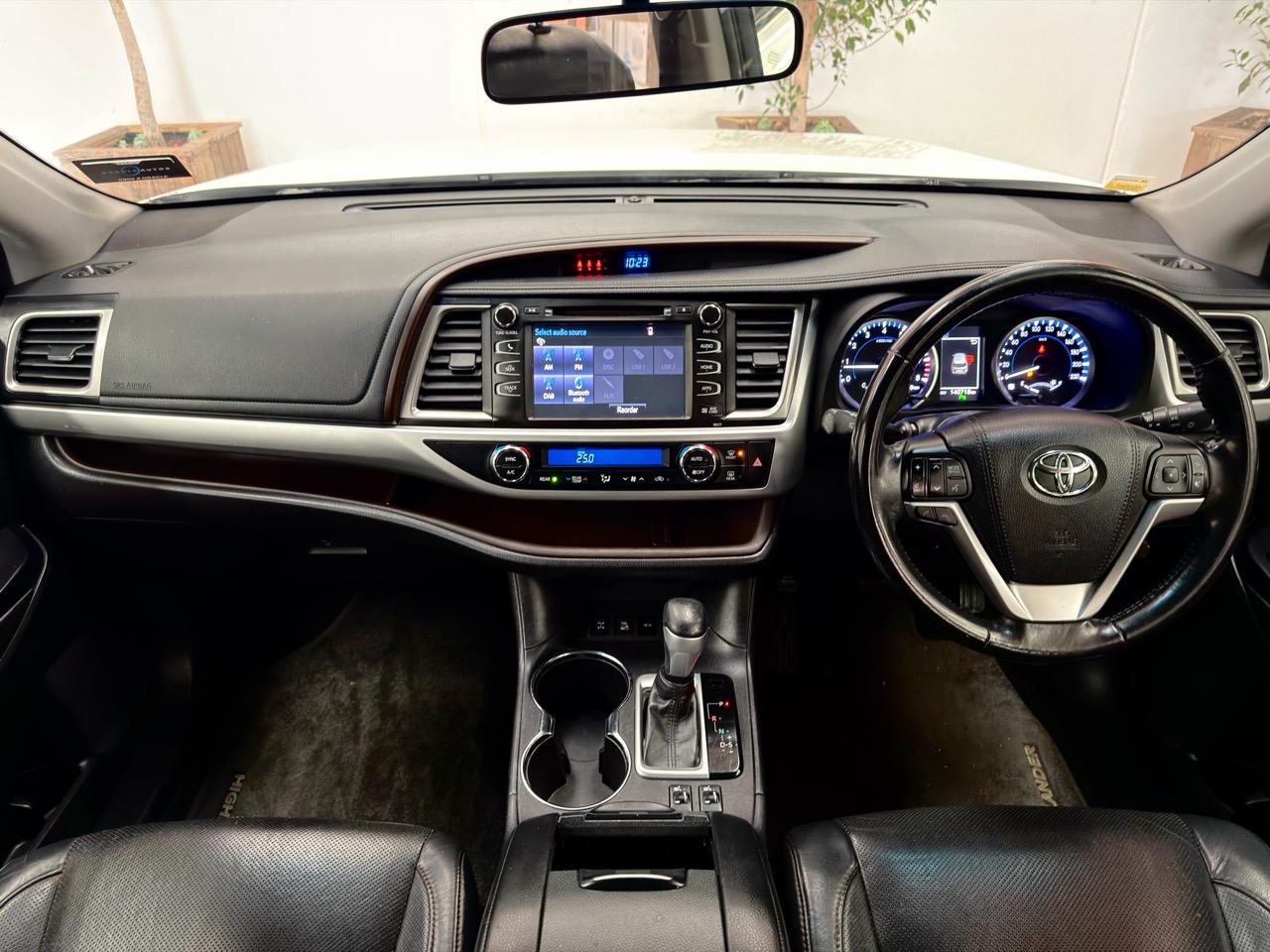 2017 Toyota Highlander thumbnail