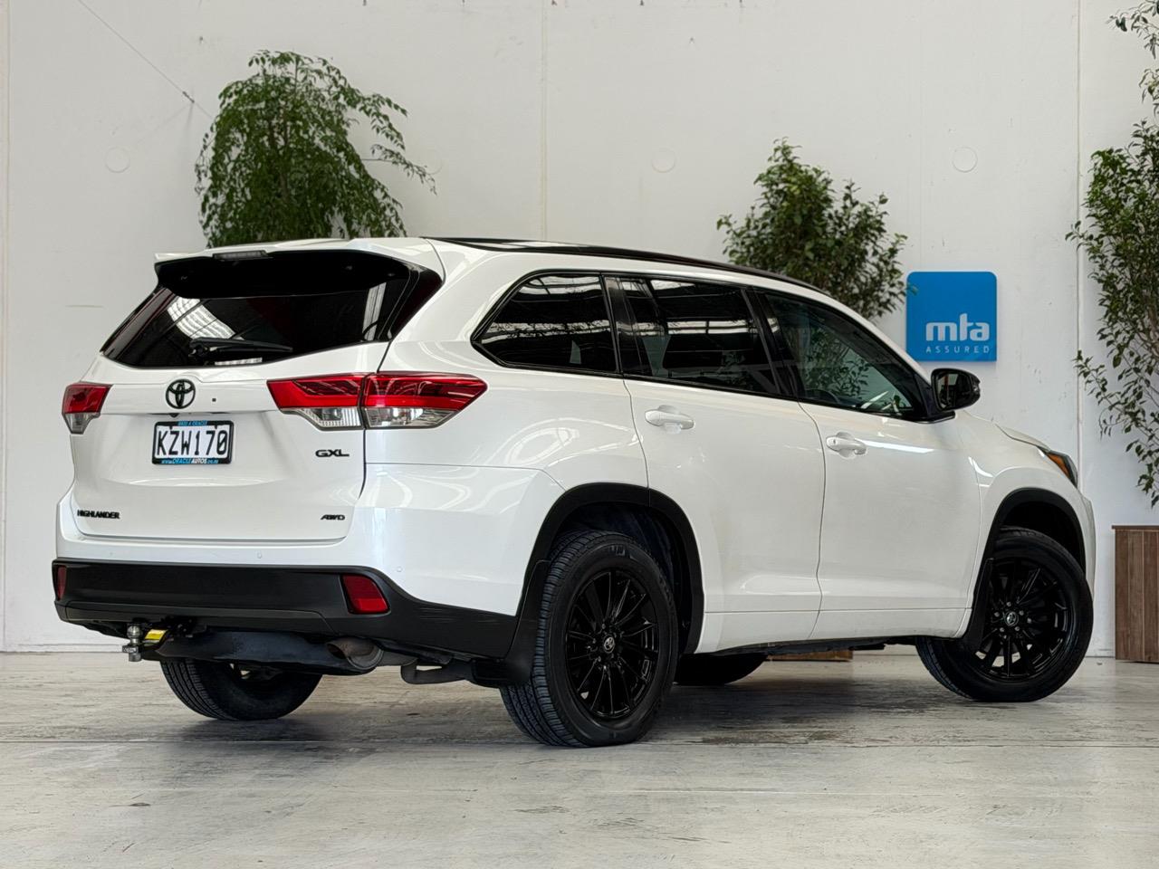 2017 Toyota Highlander thumbnail