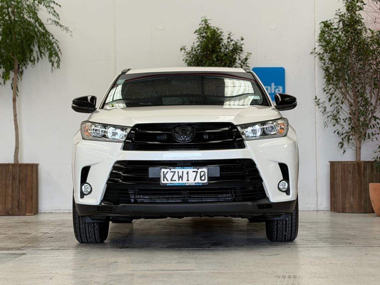 2017 Toyota Highlander thumbnail