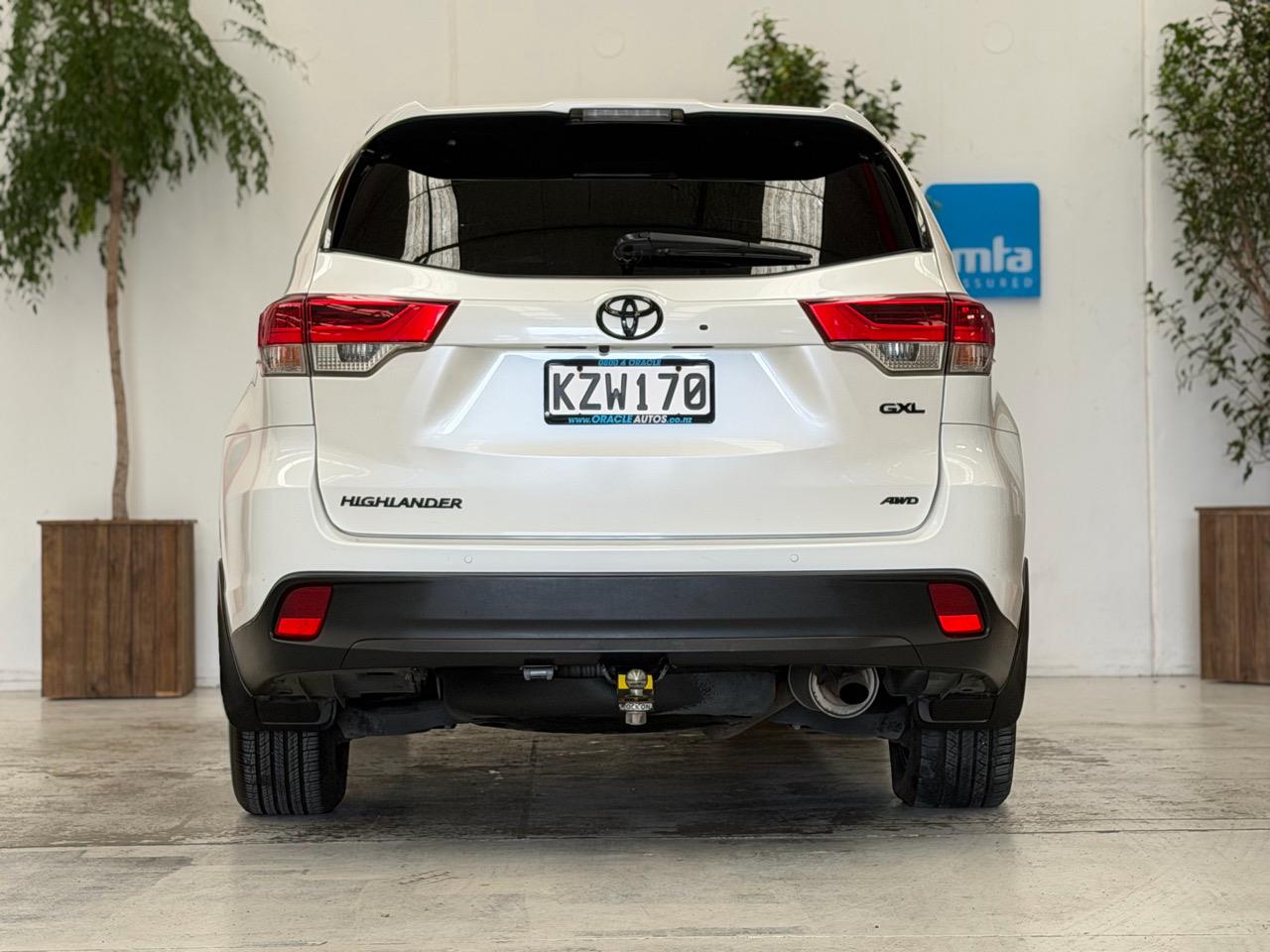 2017 Toyota Highlander thumbnail