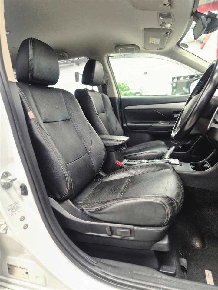 2014 Mitsubishi Outlander thumbnail
