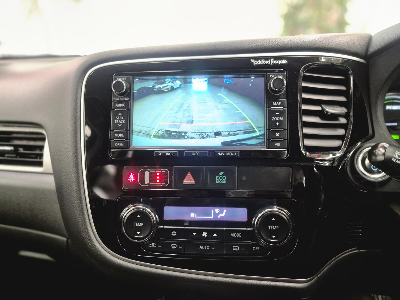 2014 Mitsubishi Outlander thumbnail