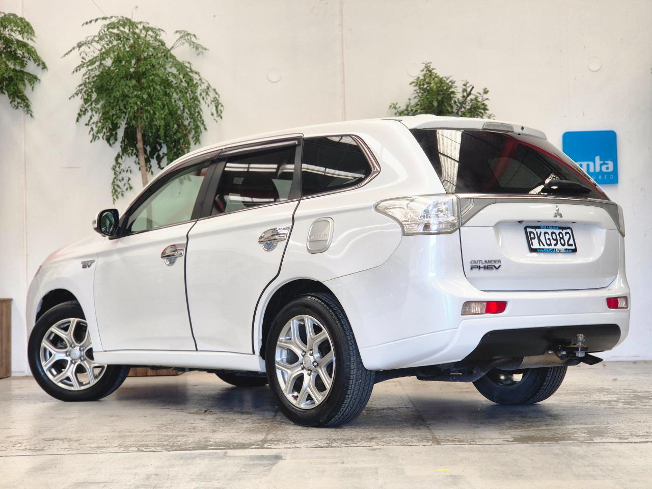 2014 Mitsubishi Outlander thumbnail