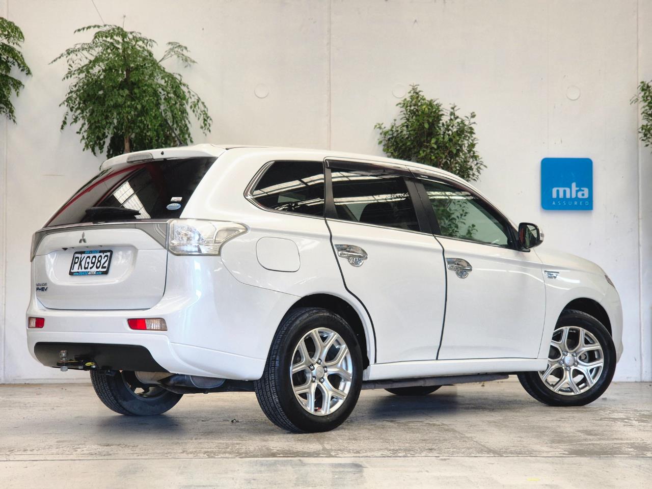 2014 Mitsubishi Outlander thumbnail