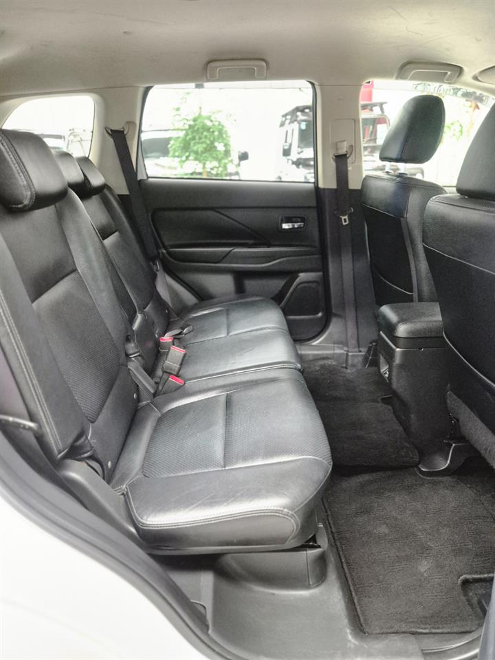 2014 Mitsubishi Outlander thumbnail