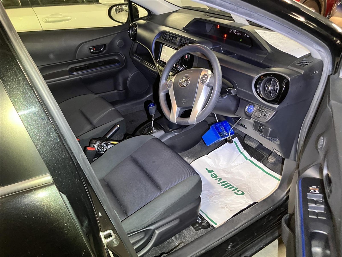 2015 Toyota Aqua thumbnail