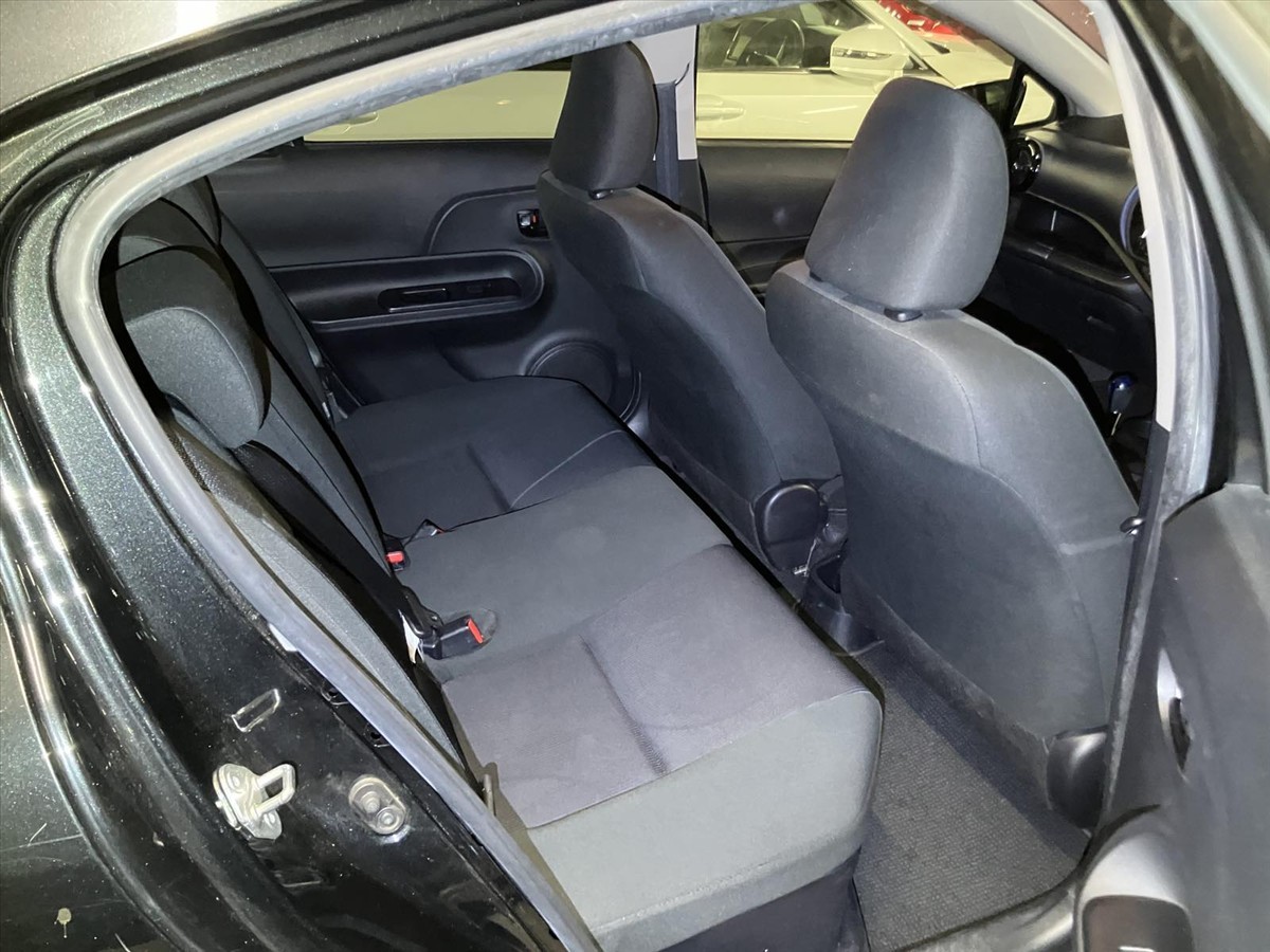 2015 Toyota Aqua thumbnail