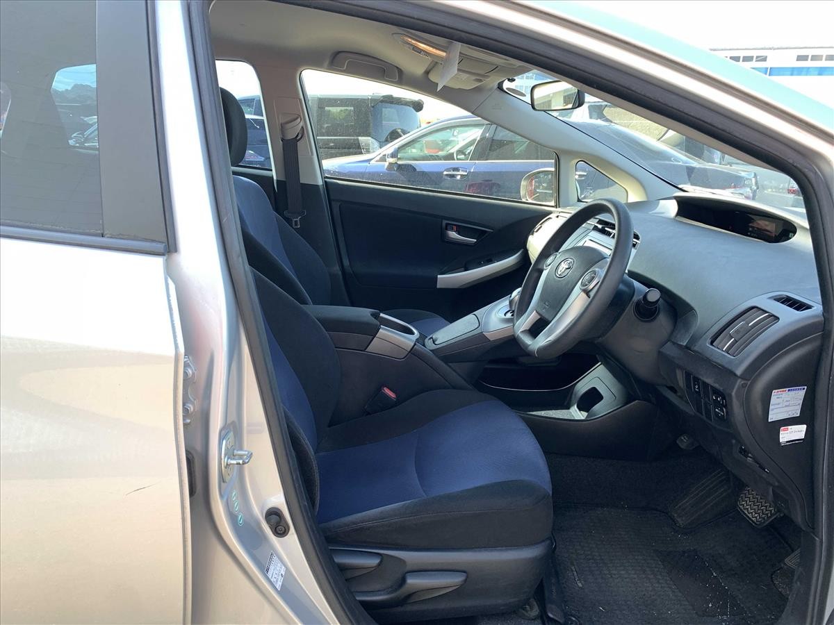 2014 Toyota PRIUS thumbnail