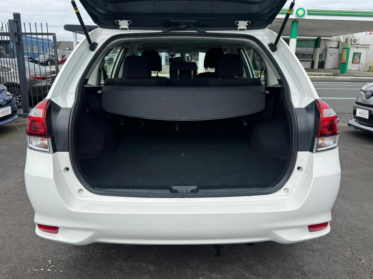 2015 Toyota Corolla thumbnail