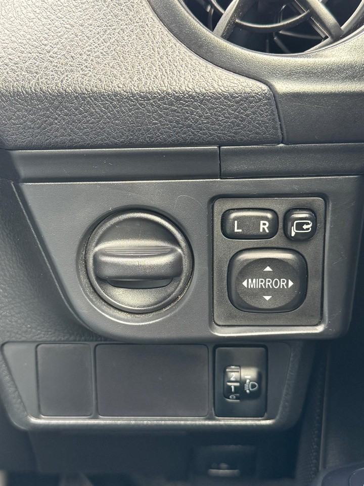2015 Toyota Corolla thumbnail