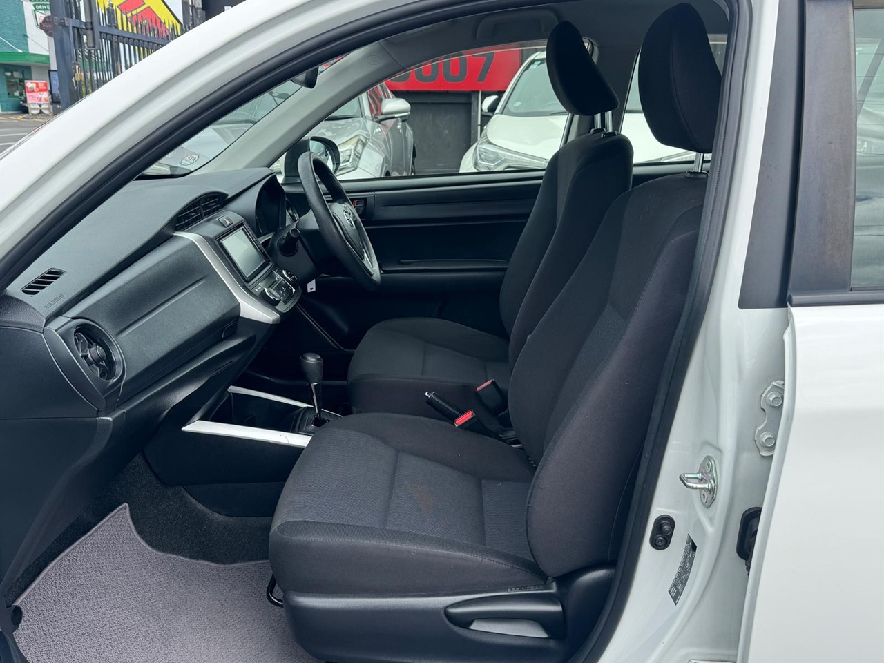2015 Toyota Corolla thumbnail