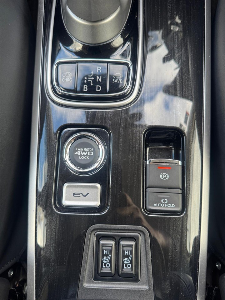 2017 Mitsubishi Outlander thumbnail