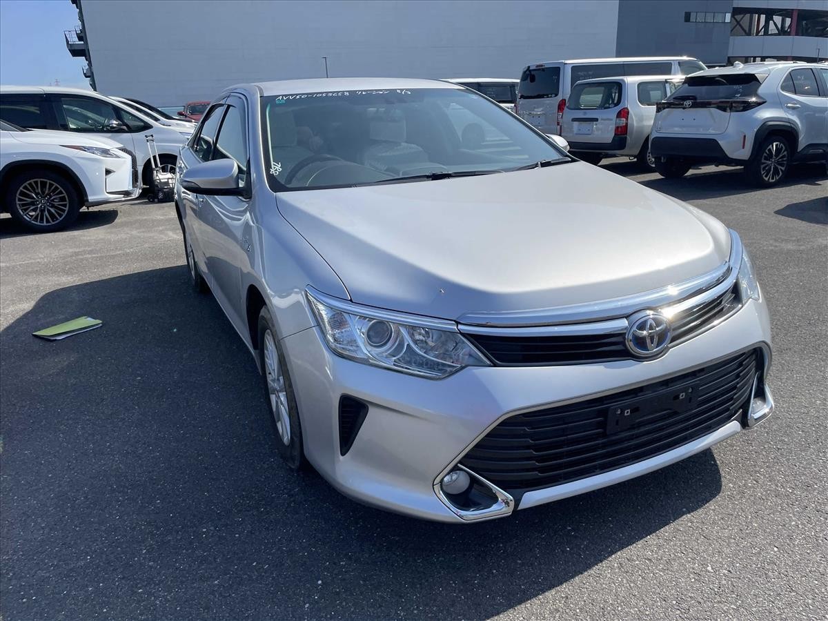 2016 Toyota Camry thumbnail