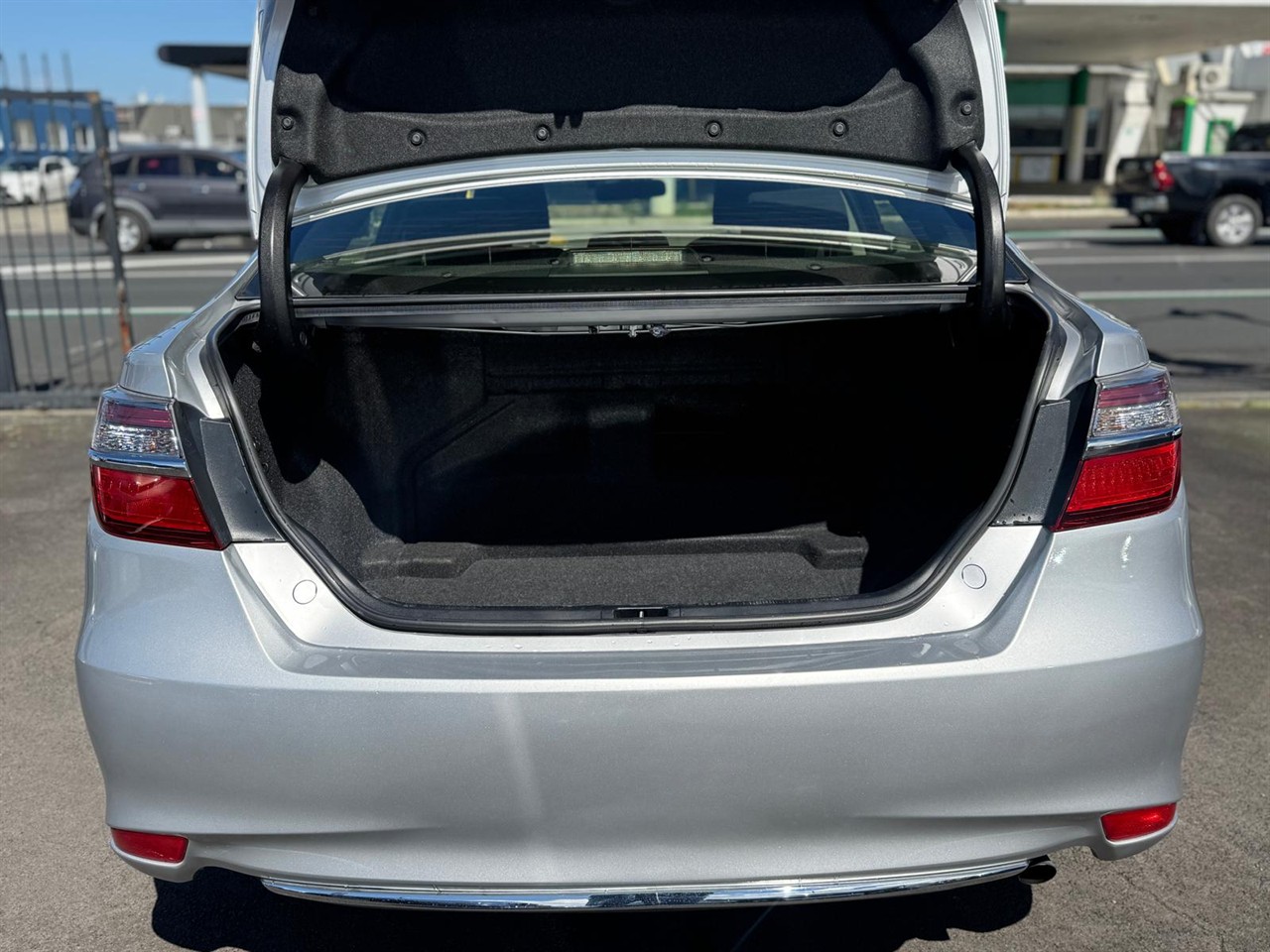 2016 Toyota Camry thumbnail