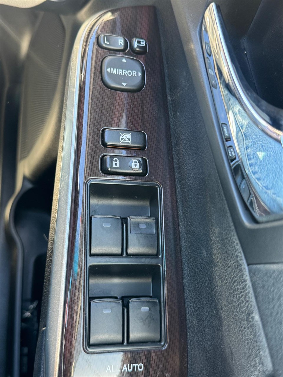 2016 Toyota Camry thumbnail