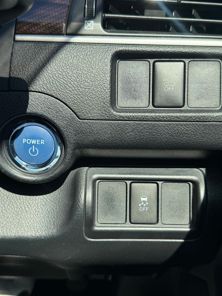2016 Toyota Camry thumbnail