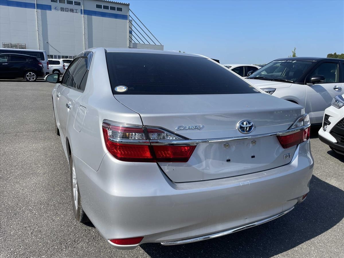 2016 Toyota Camry thumbnail