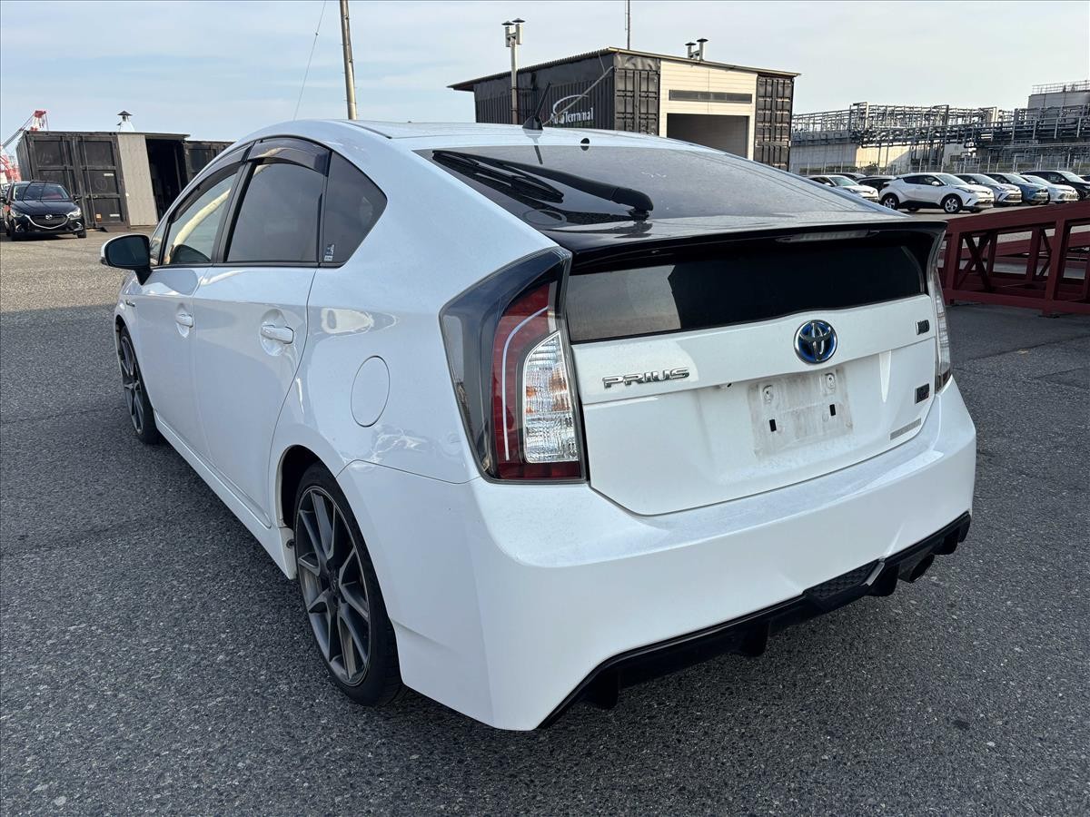 2014 Toyota PRIUS thumbnail