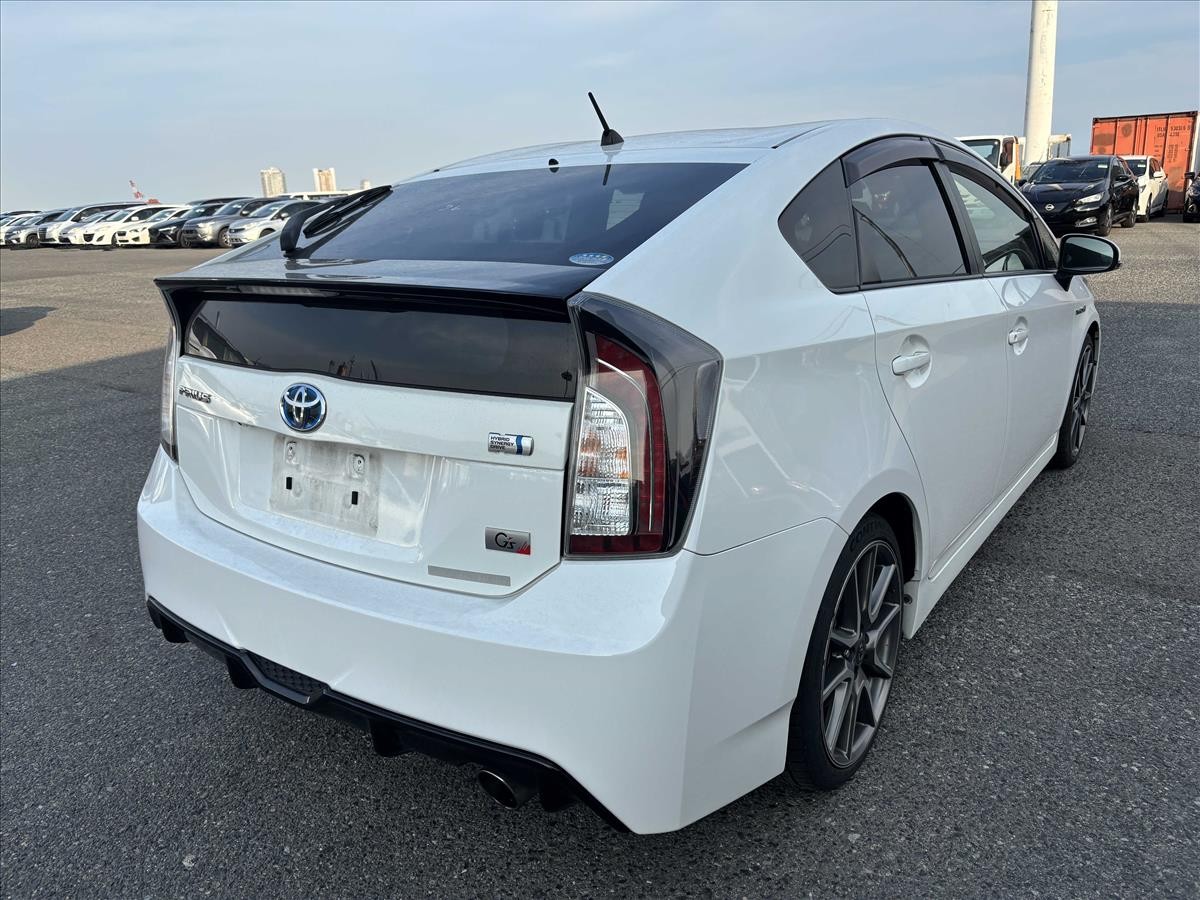 2014 Toyota PRIUS thumbnail