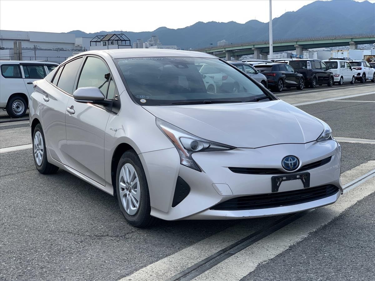 2016 Toyota PRIUS thumbnail