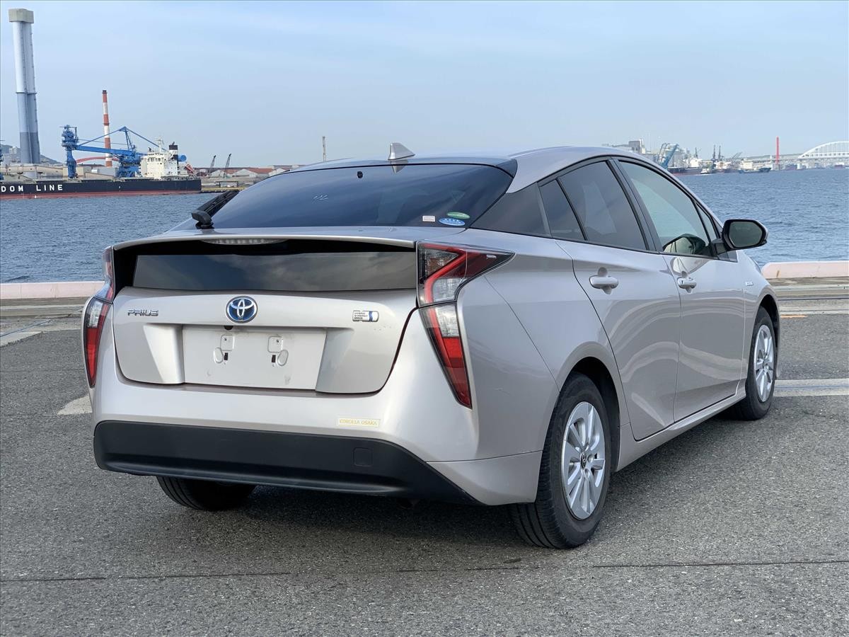 2016 Toyota PRIUS thumbnail