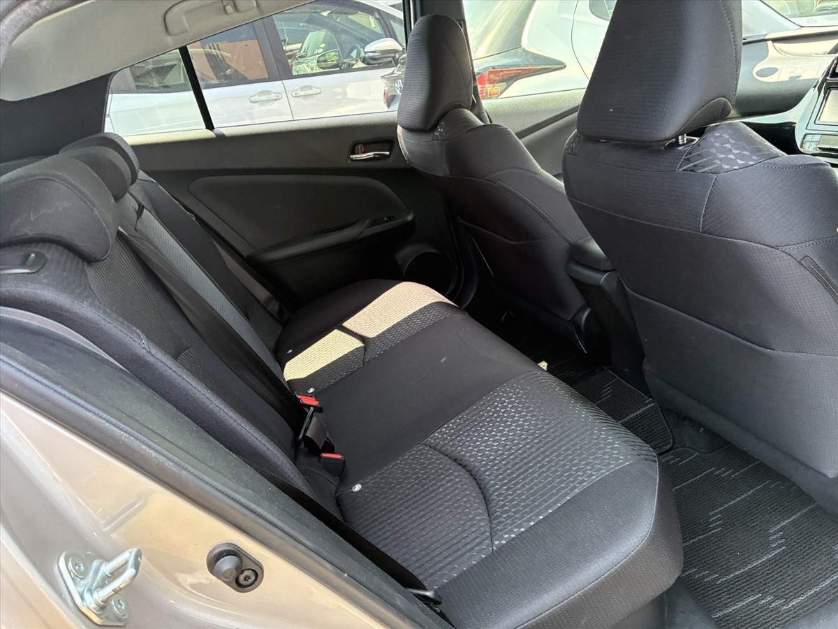 2016 Toyota PRIUS thumbnail