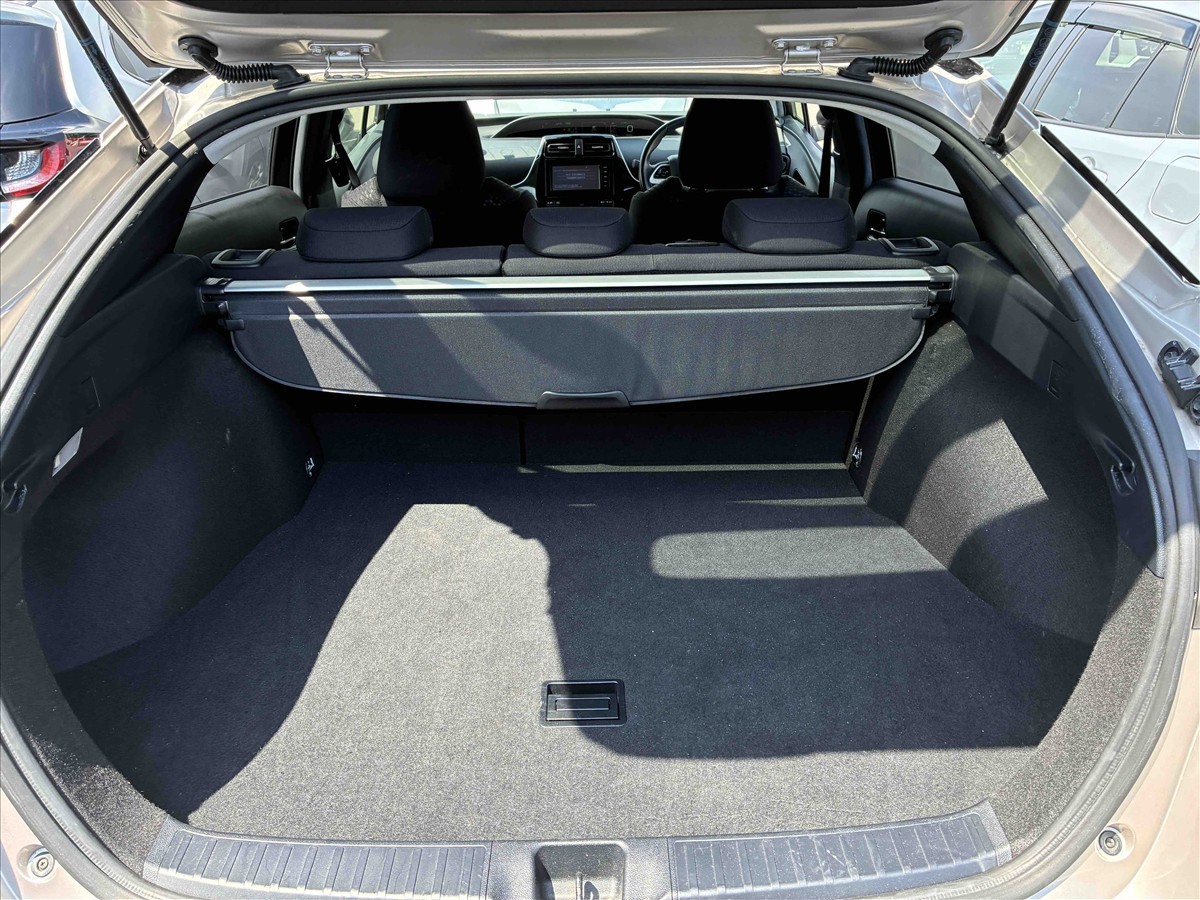 2016 Toyota PRIUS thumbnail