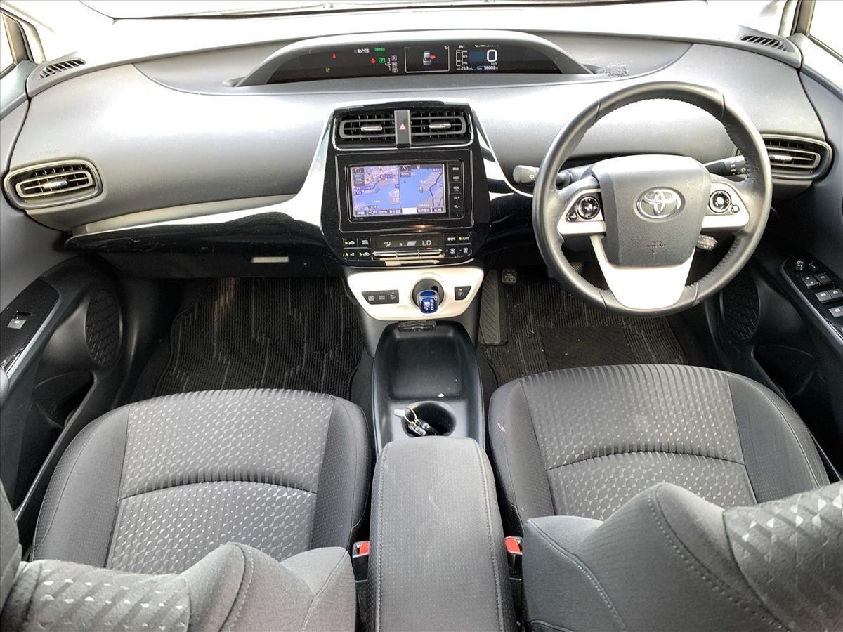 2016 Toyota PRIUS thumbnail
