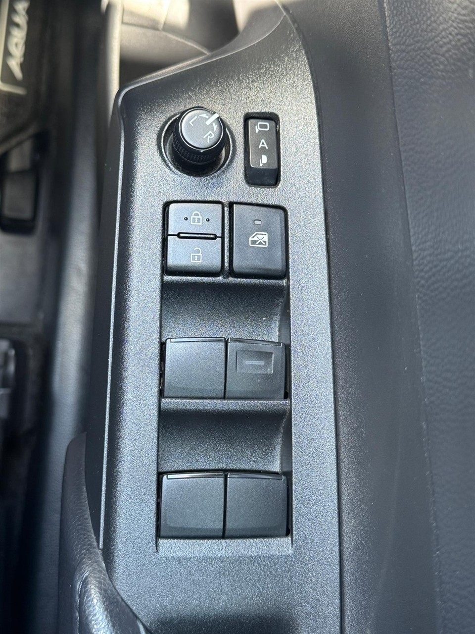 2021 Toyota Aqua thumbnail